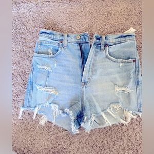 Abercrombie - ultra high rise mom shorts